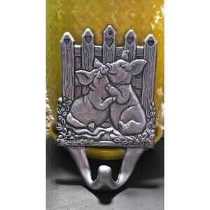Vintage 90s Rustic Farmhouse Pewter Pigs in Love Wall Hanger